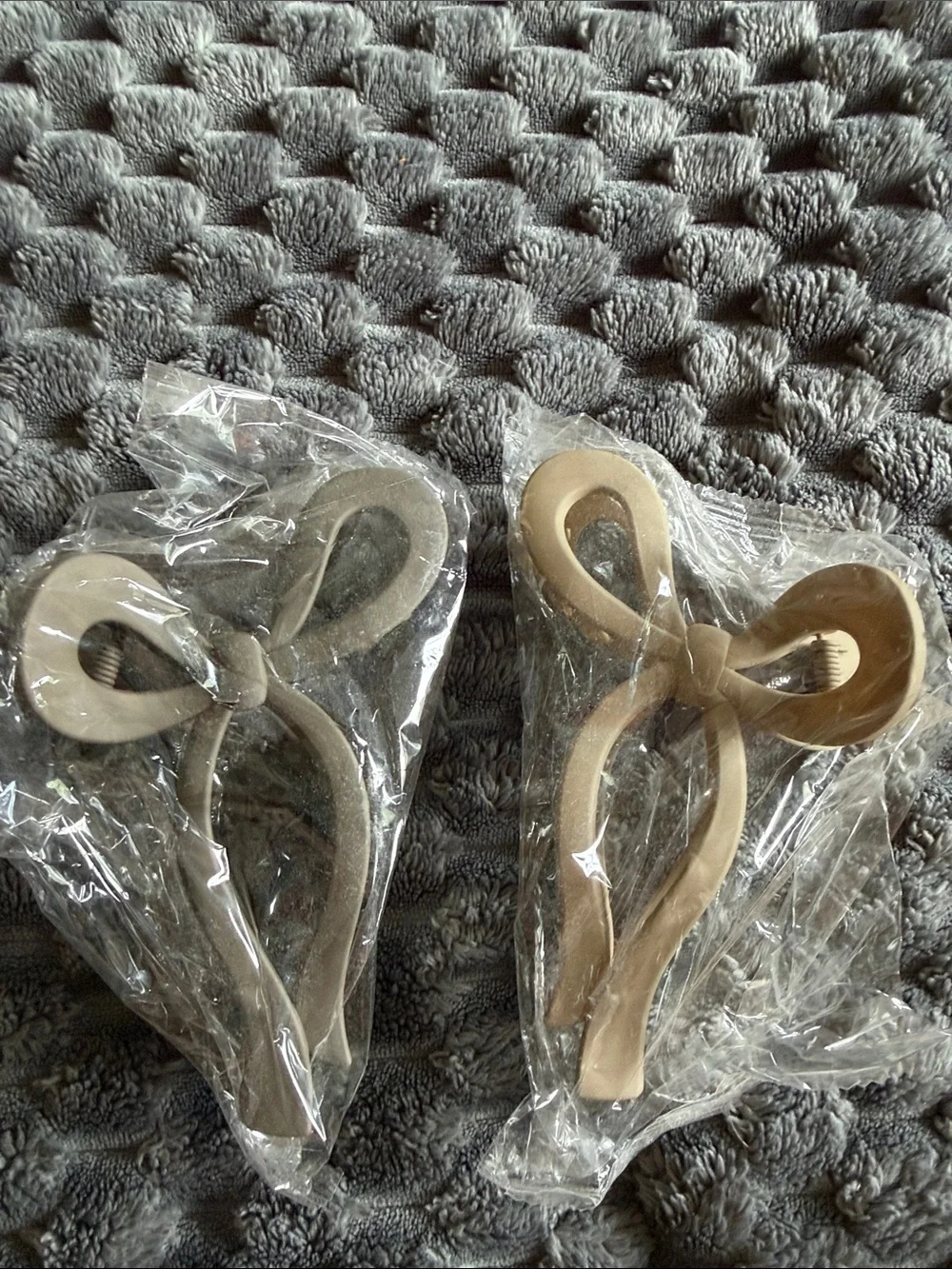 Bow claw clips
